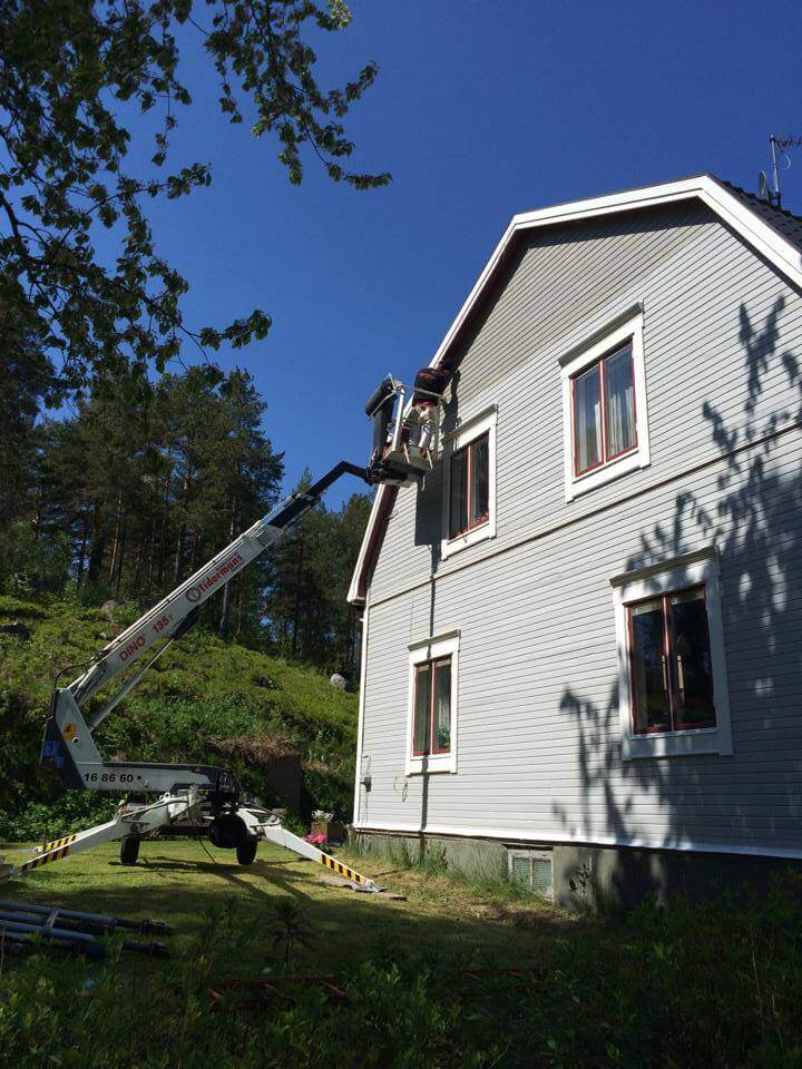 fasadmålning i solen